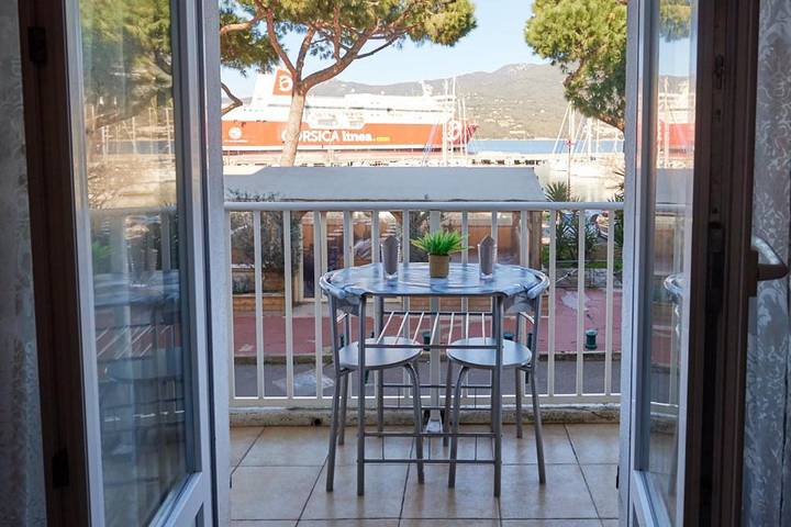 Gîte pour 2 personnes, avec balcon et vue dans Office De Tourisme De Propriano - 4