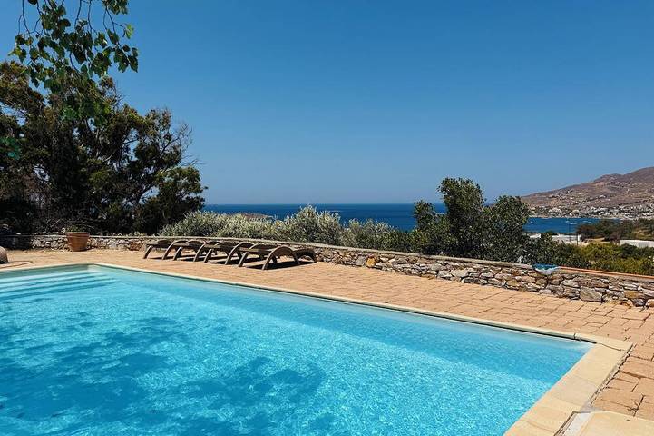 Villa for 8 people, with garden in Syros