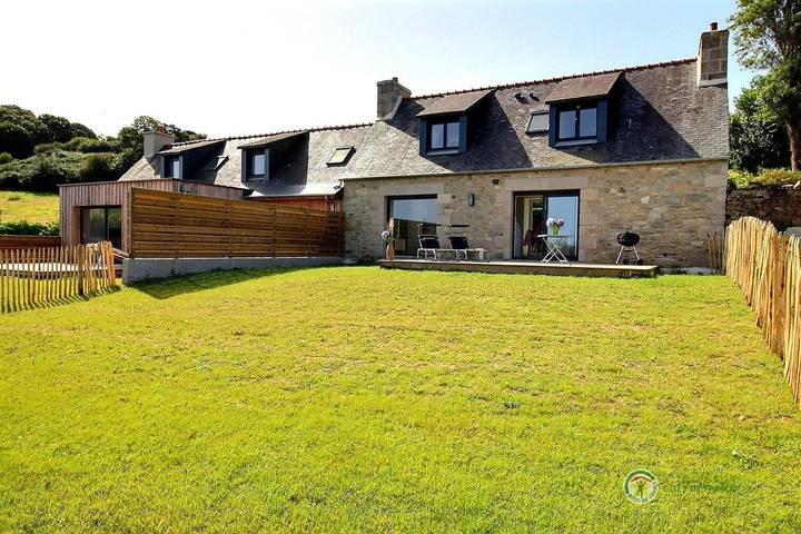 Gîte pour 4 personnes, avec Terrasse ainsi que Jardin et Vue à Louannec - 2