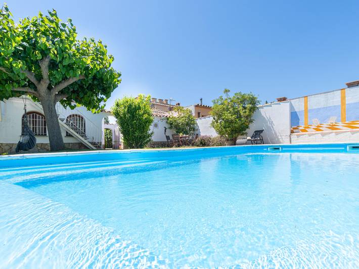 Ferienhaus in Strandnähe mit Pool, Garten, Wlan und Grill in Sant Pere Pescador, Oberampurien