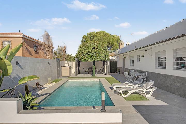 Villa « Mellys » avec piscine privée, Wi-Fi et climatisation in Carmona, Province de Séville