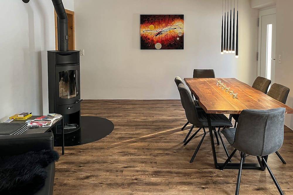 Ganze Wohnung, Beautiful, sunny ground floor apartment with 3 rooms and garden in Poschiavo, Livigno Alpen