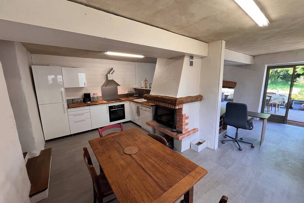Le Domaine des Gameaux, gîte, grand préau, espace cuisine, jeux, ateliers in Chatte (bateau), Isère