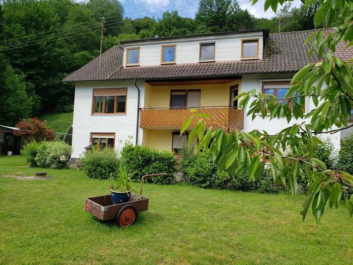 Ferienwohnung für 6 Personen, mit Balkon und Terrasse sowie Garten und Ausblick in Frammersbach