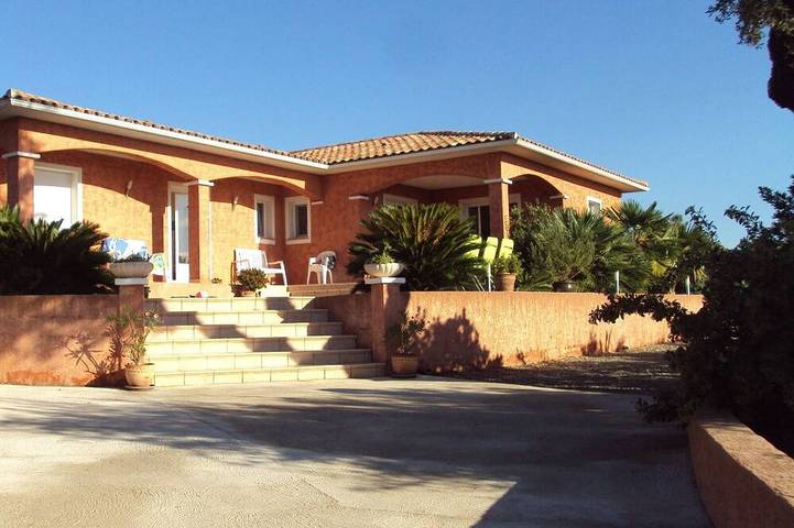 Location de vacances pour 8 personnes, avec jardin à Solaro