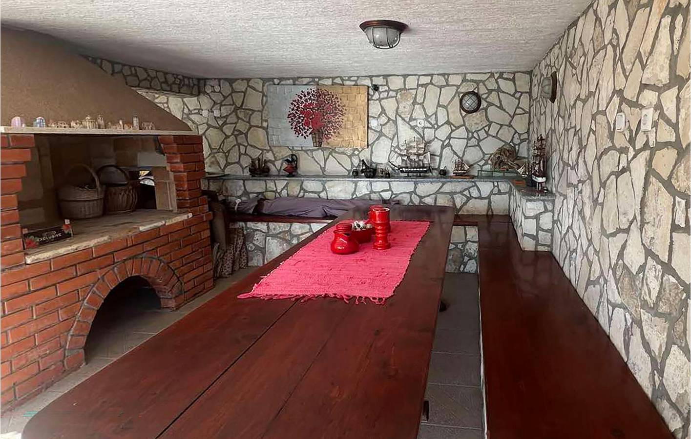 Ganze Ferienwohnung, Gemütliche Wohnung mit Terrasse, in Strandnähe und mit kostenlosen Parkplätzen in Raša, Ostküste Istrien