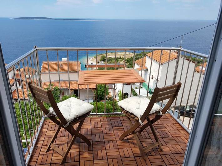 Ferienwohnung für 6 Personen, mit Balkon und Terrasse sowie Ausblick in Miholašćica
