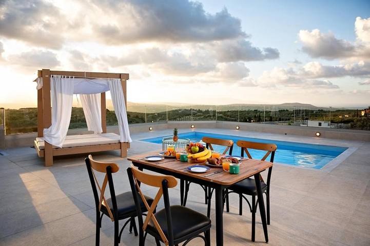 Ferienhaus für 13 Personen, mit Balkon und Terrasse sowie Garten und Pool