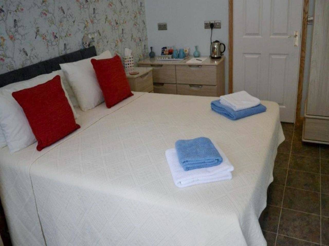 Double Room with Shower in Hunstanton, Norfolk Coast