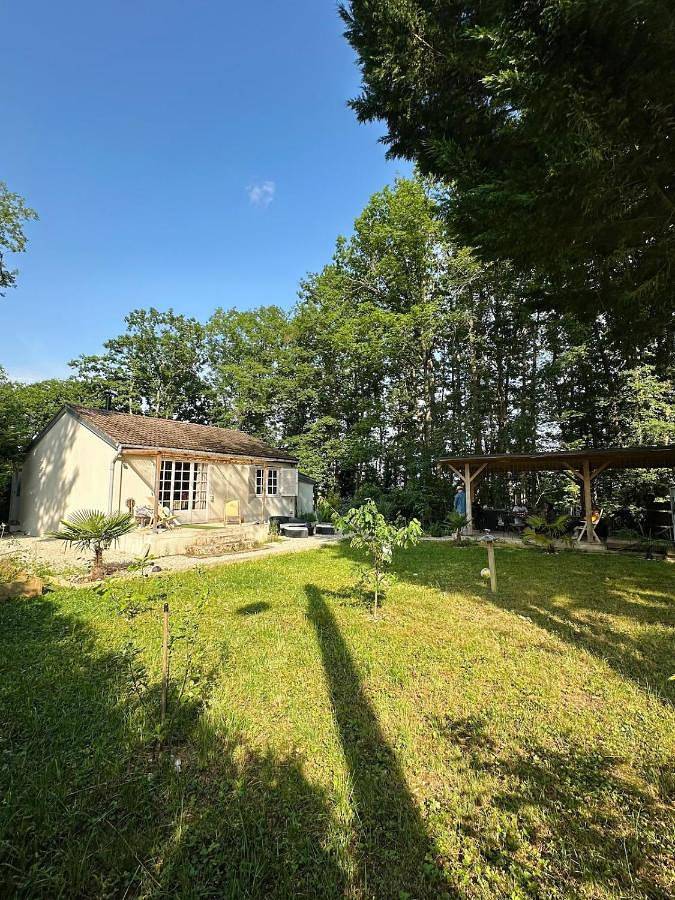 Chalet pour 6 personnes, avec jardin ainsi que vue et piscine