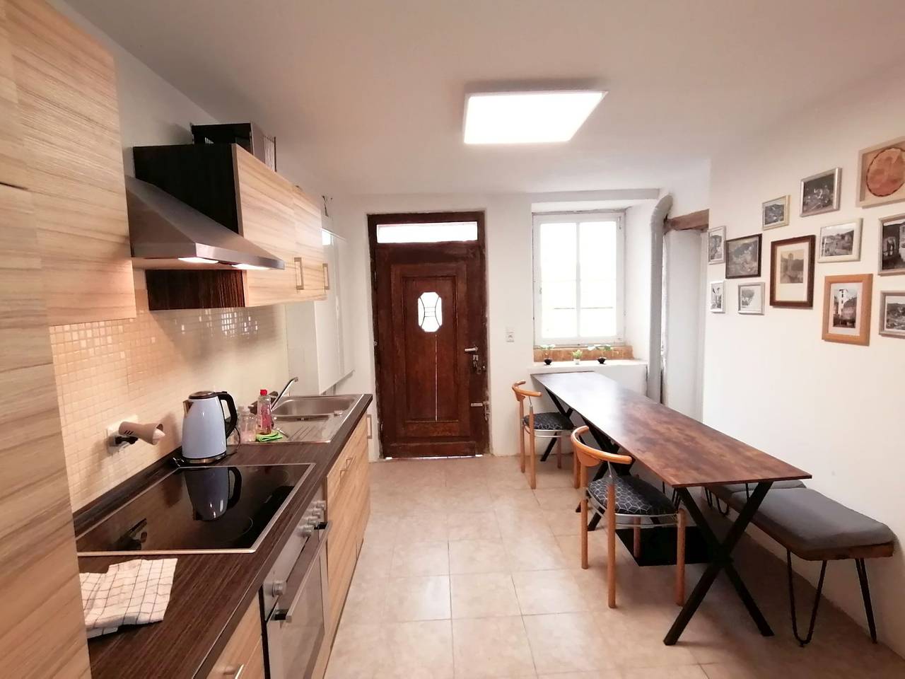 Ferienhaus 'Zum Burgfried' mit 3 Küchen, 10 Schlafzimmern und Wi-Fi in Neuerburg, Eifelkreis Bitburg-Prüm