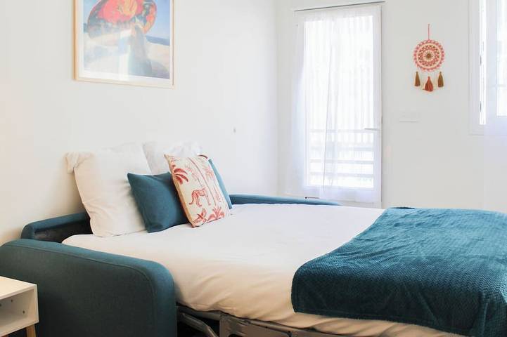 Ganze Wohnung, New studio with balcony near Gallieni metro. in Bagnolet, Seine-Saint-Denis