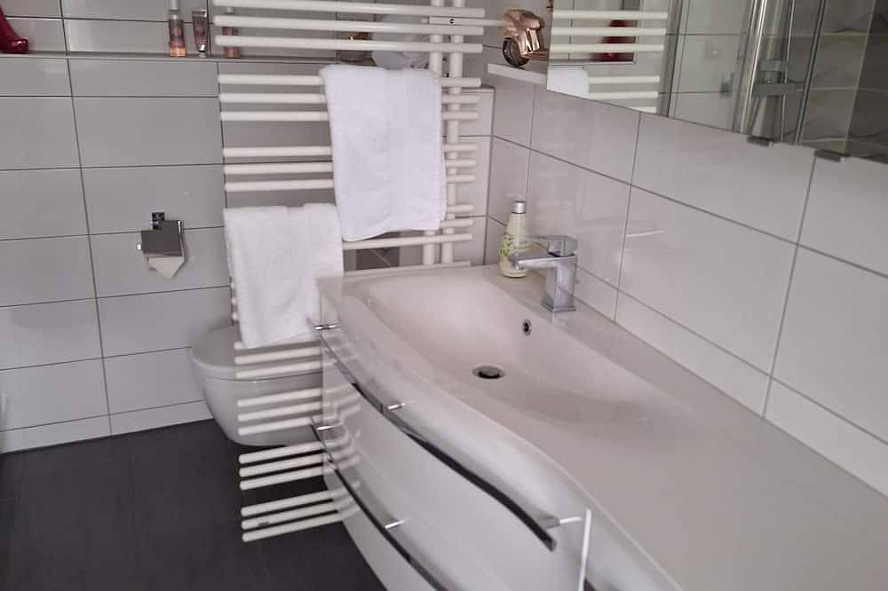 Ganze Wohnung, Komfortable , ruhige Ferienwohnung mit gepflegter Gartenanlage und Grillplatz in Nuthe-Urstromtal, Teltow-Fläming