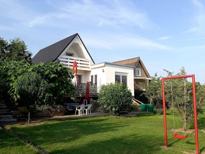 Bungalow für 4 Personen, mit Balkon und Terrasse sowie Garten und Ausblick