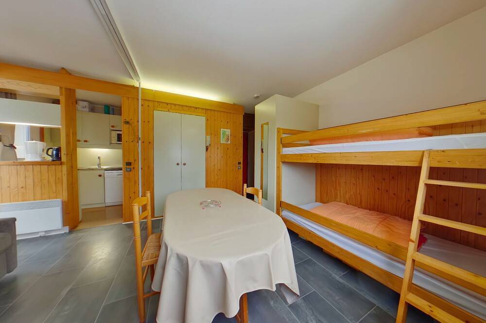Ganze Wohnung, Gemütliche Wohnung mit Loggia im Herzen des Jura in Prémanon, Regionaler Naturpark Hochjura