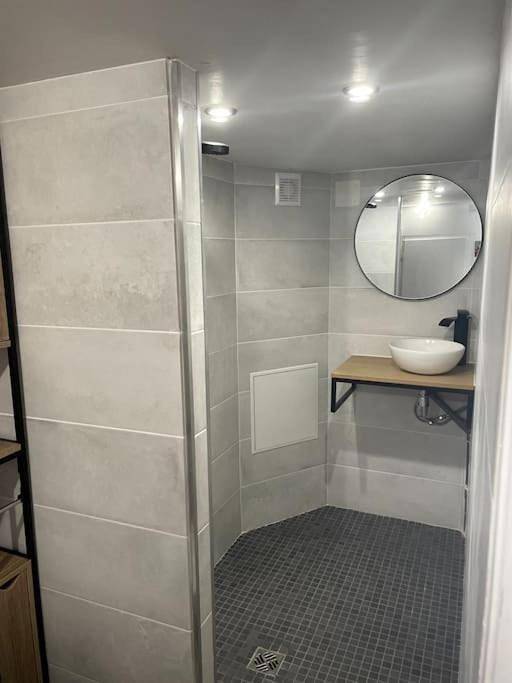 Appartement entier, Appartement T1 renové in Gigean, Côte méditerranéenne (France)