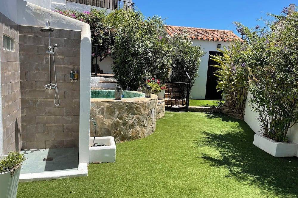 Quirky spacious village house with plunge pool and outdoor cinema in Sanlúcar de Guadiana, Huelva Province