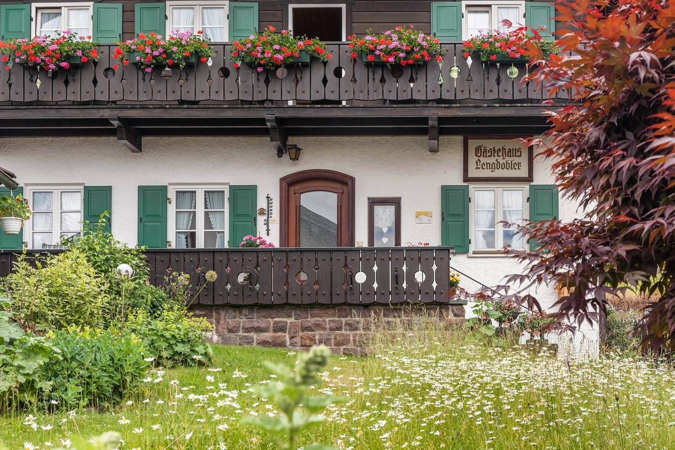 Entire apartment, Apartment in Gästehaus Lengdobler with Mountain View, Wi-Fi & Balcony in Bad Kohlgrub, Bavarian Alps