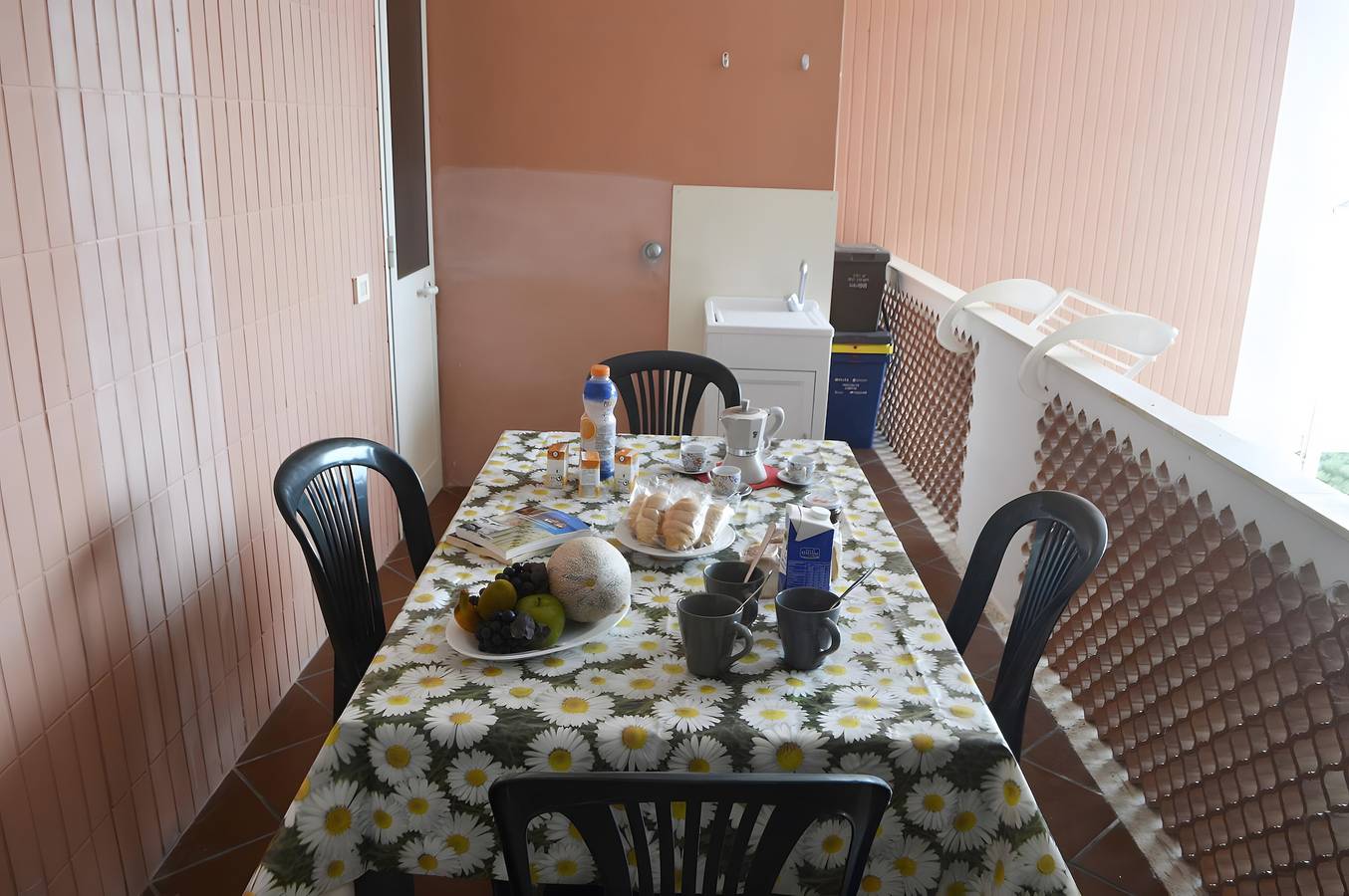 Casa Ureshii in San Foca: 3 Bedrooms, Private Terrace and Balcony in Melendugno, Lecce Province