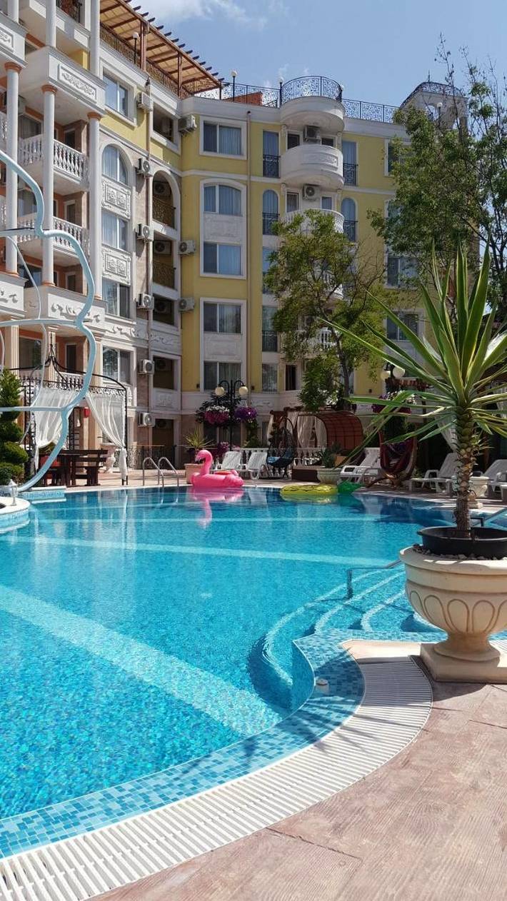 Apartahotel para 4 personas, con Balcón y Jacuzzi además de Terraza y Jardín en Sunny Beach