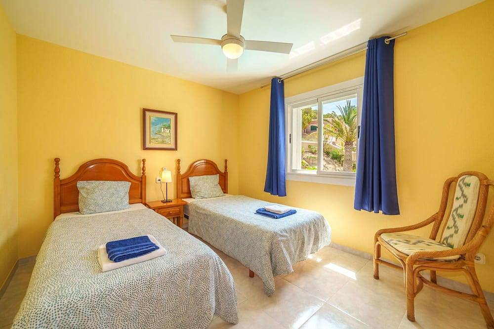 Entire apartment, Beautiful apartment for 4 guests with Wifi, pool, A/C, Tv, balcony and parking in Andratx, West Majorca