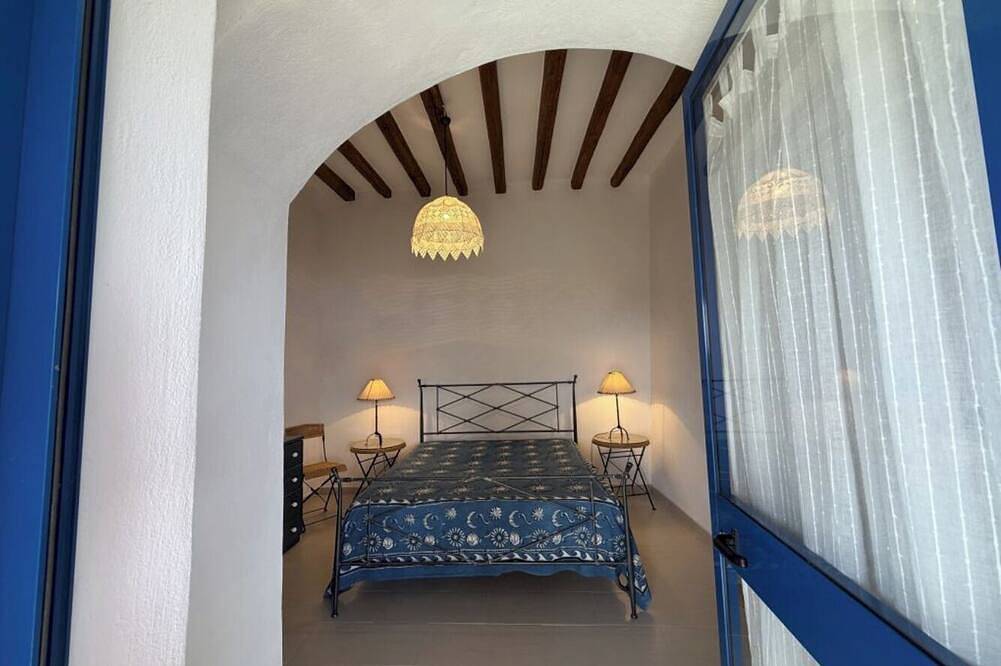 Villino immerso nel verde a Salina, con splendida vista su Lipari. in Santa Marina Salina, Salina