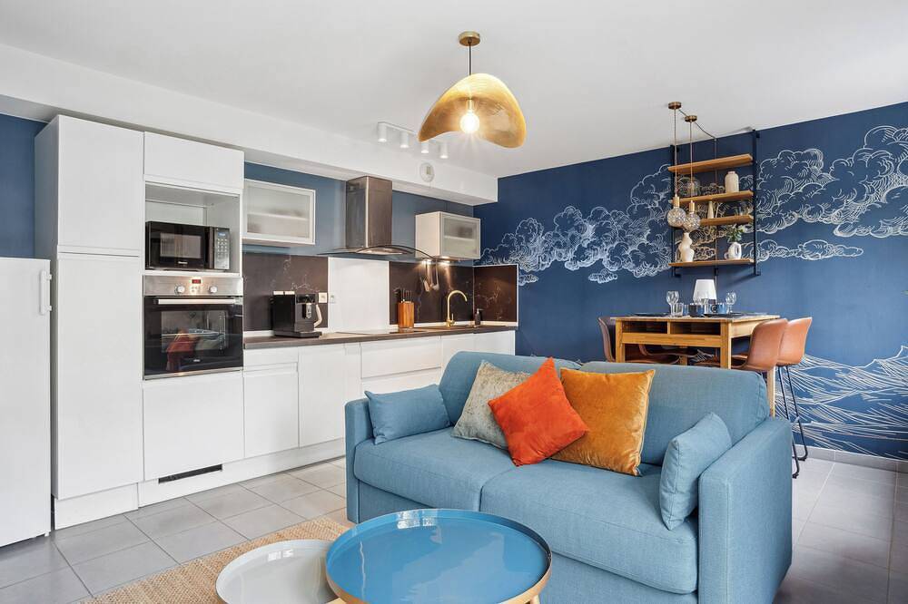 Entire apartment, Retro-chic elegance with terrace near the tramway in Saint-Priest, Rhône