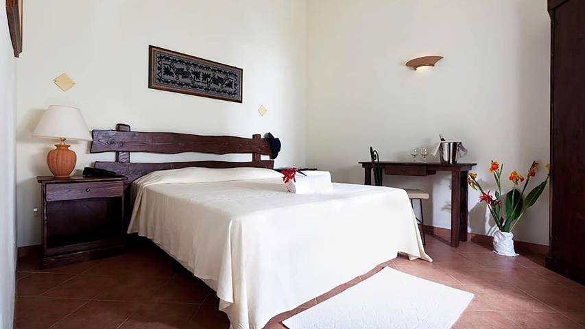 Location de vacances pour 3 personnes, avec jardin et jacuzzi ainsi que sauna et piscine à Arborea - 2