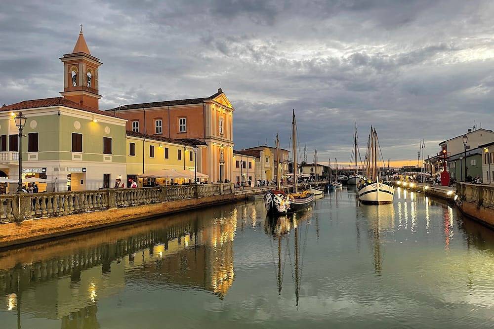 Cosy mobile home 3 bedrooms, 2 bathrooms by the sea, close to Rimini, Ravenna in Cesenatico, Provincia di Forlì-Cesena