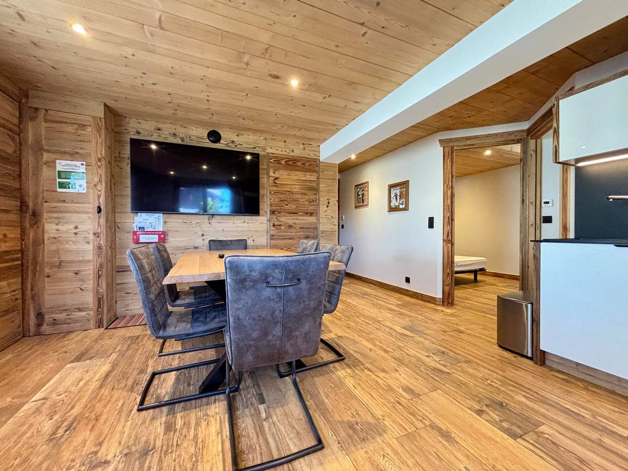 Apartamento entero, Apartamento moderno en el corazón del pueblo, se aceptan mascotas in Notre-Dame-de-Bellecombe, Albertville region