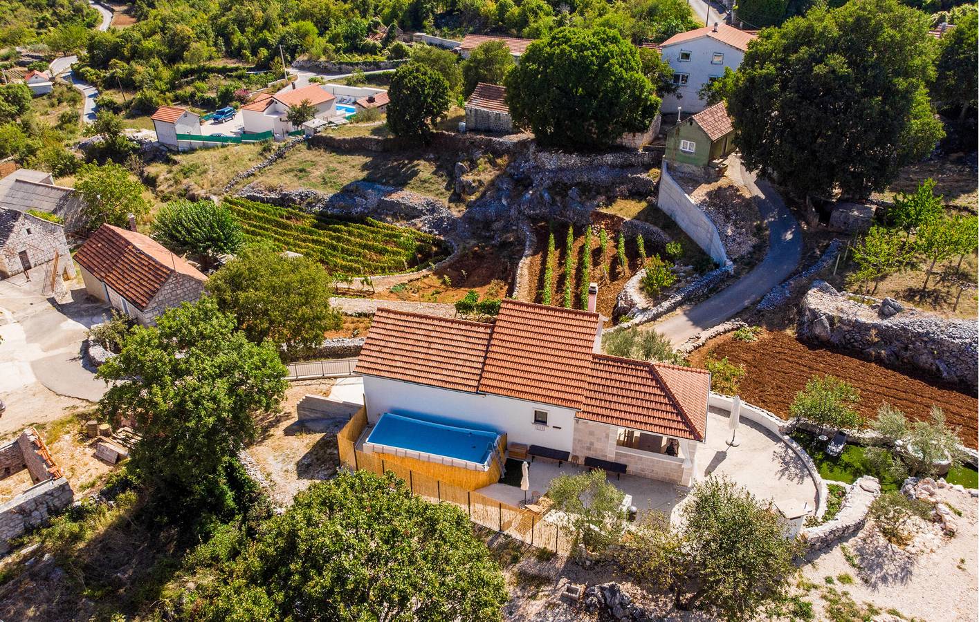 Modernes Apartment mit Terrasse in der Nähe von Fluss und See in Makarska Riviera