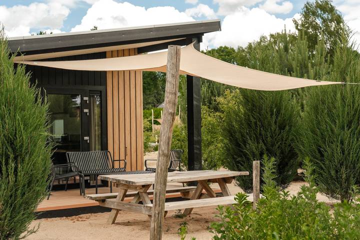 Lodge voor 4 personen, met Tuin en Sauna in Voorthuizen