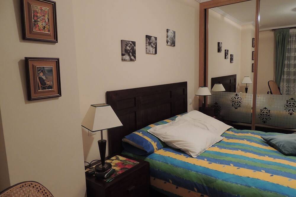 Entire apartment, Apartment on the beachfront of Rapadoira beach in Foz, Galician Coast