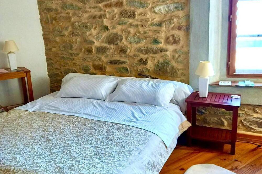 Chambre d hôtes  àtrausse  avec piscine à  25km de Carcassonne. 1 chambre/2 pers in Trausse, Région de Carcassonne