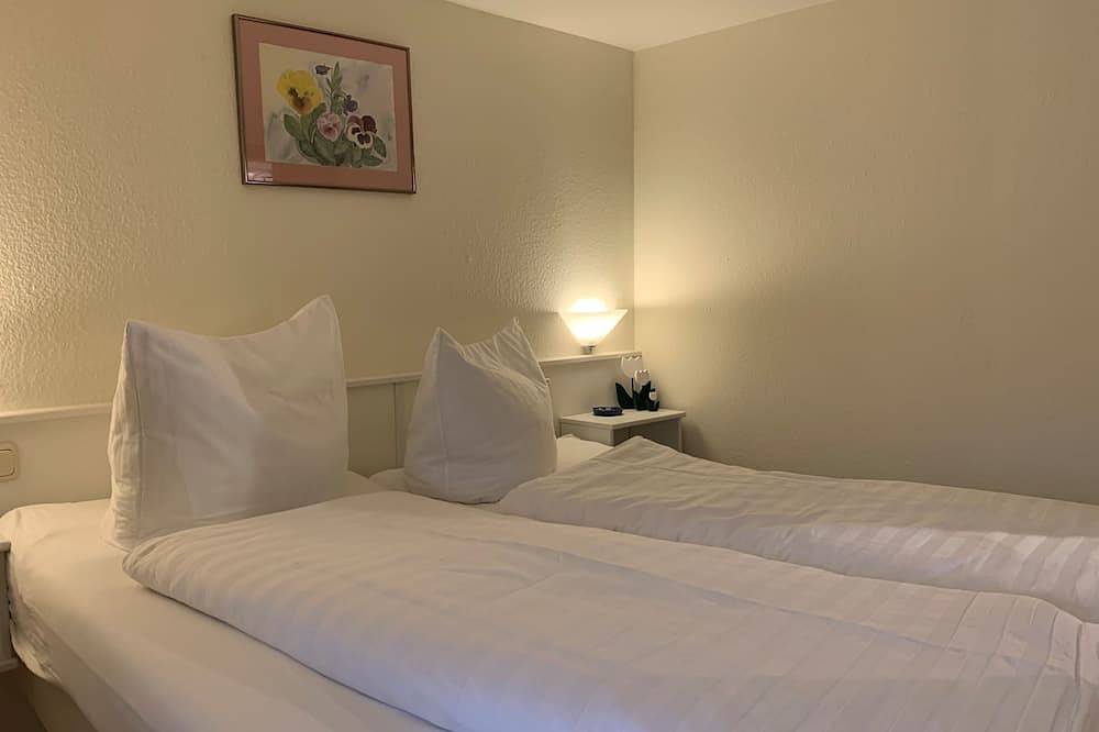 Ganze Wohnung, Wohnen unter Reet in zentraler Ortlage in Nebel, Amrum