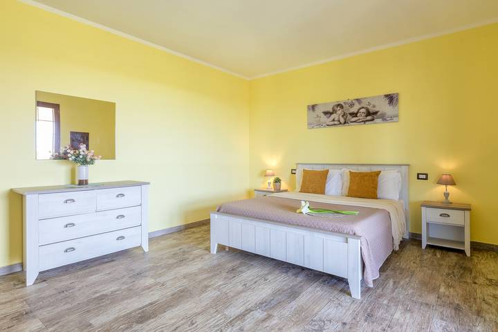 Villa per 16 persone, con panorama e giardino nonché piscina e terrazza, con animali domestici in Olmedo