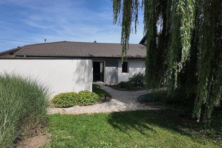 Location de vacances pour 8 personnes, avec Terrasse et Jardin dans Saint-Denis-lès-Bourg