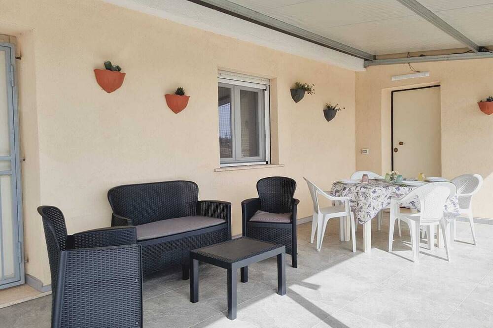 Greenhouse|Fenced and air-conditioned detached villa surrounded by greenery in Isola di Capo Rizzuto, Crotone Province