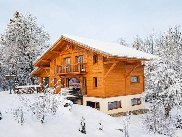 Gîte pour 11 personnes, avec Balcon et Jacuzzi ainsi que Terrasse et Jardin à La Rivière-Enverse