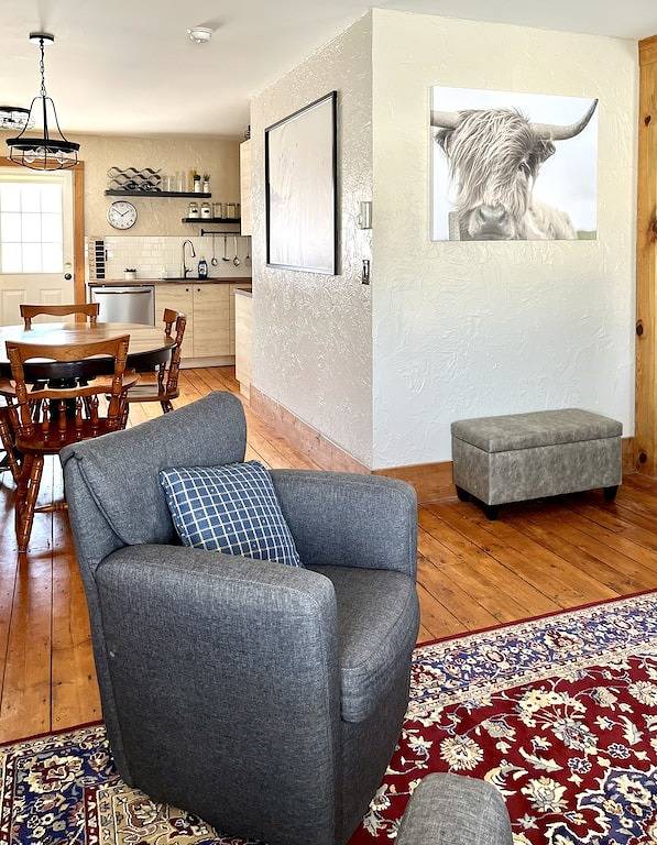 Vacation rental for 8 people, with hot tub and garden in Manitoba