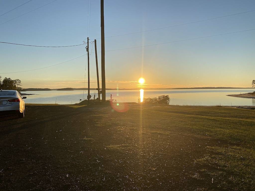 Rustic one bedroom cabin on South Toledo Bend. Pets welcome. in Toledo Bend Reservoir