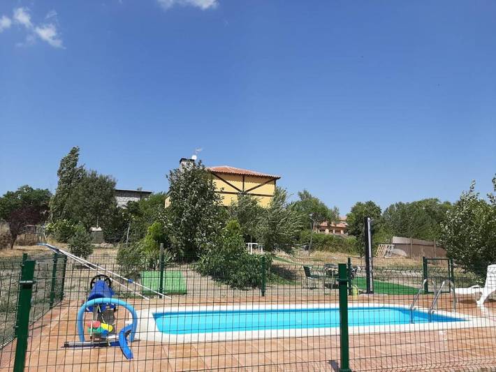 Casa rural para 16 personas, con jardín además de vistas y piscina en Comarca de Ávila