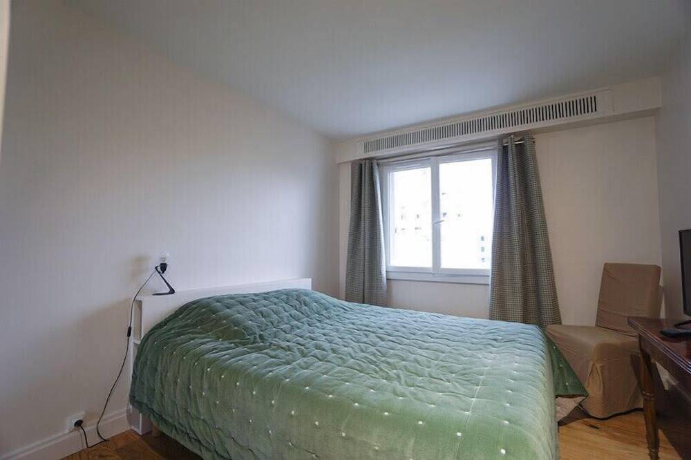 Appartement entier, Bel Appt Neuf & Lumineux avec parking in Suresnes, Hauts-de-Seine