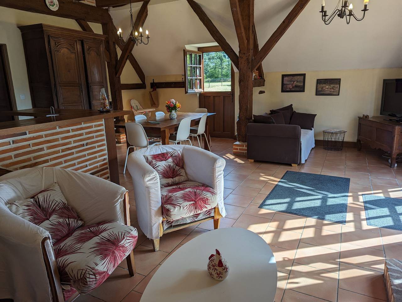Quaint Lakeside Cottage with Fishing, Near Loire Castles in Ligny-le-Ribault, Sologne