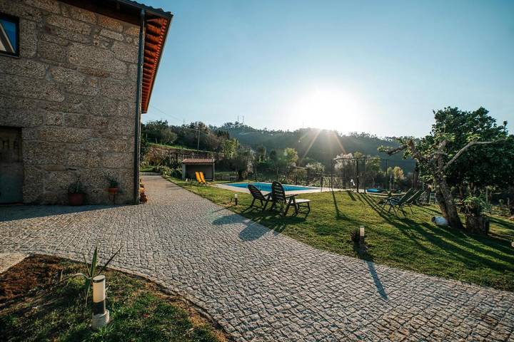 Casa rural para 6 personas, con Balcón y Terraza además de Jardín y Piscina en Ponte da Barca