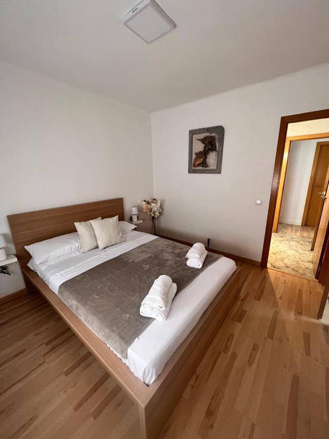 Apartamento entero, Three-Bedroom Apartment in Viladecans, Bajo Llobregat