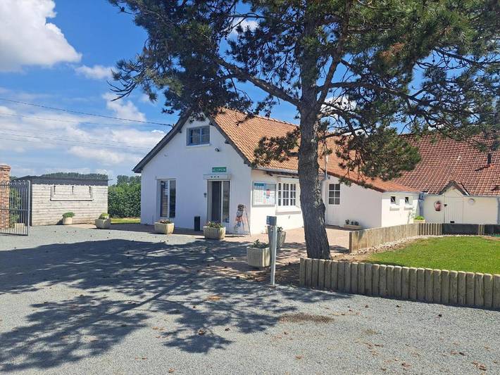 Camping pour 2 personnes, avec Terrasse ainsi que Jardin et Piscine