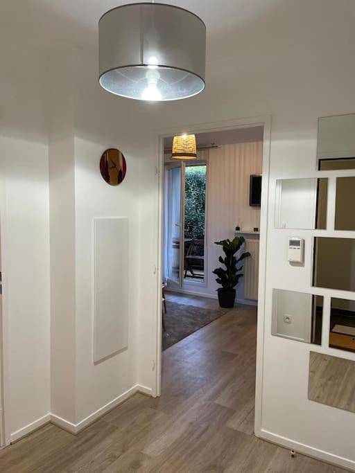 Appartement entier, Studio 28 m2 & jardin privatif 20 m2 in Montigny-le-Bretonneux, Yvelines