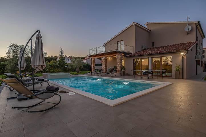 Villa pour 7 personnes, avec piscine ainsi que terrasse et jardin à Loborika - 3