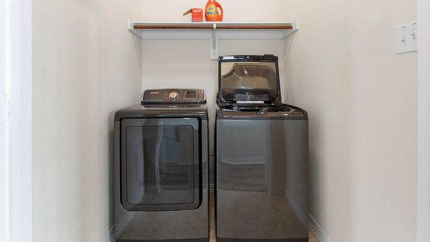 Vacation rental for 6 people, with yard and balcony, with pets in Lewisville